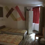 Opera Hostal *