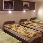 Hostal Opera *