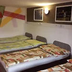 Opera Hostal *
