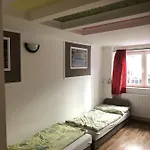 Hostal Opera *